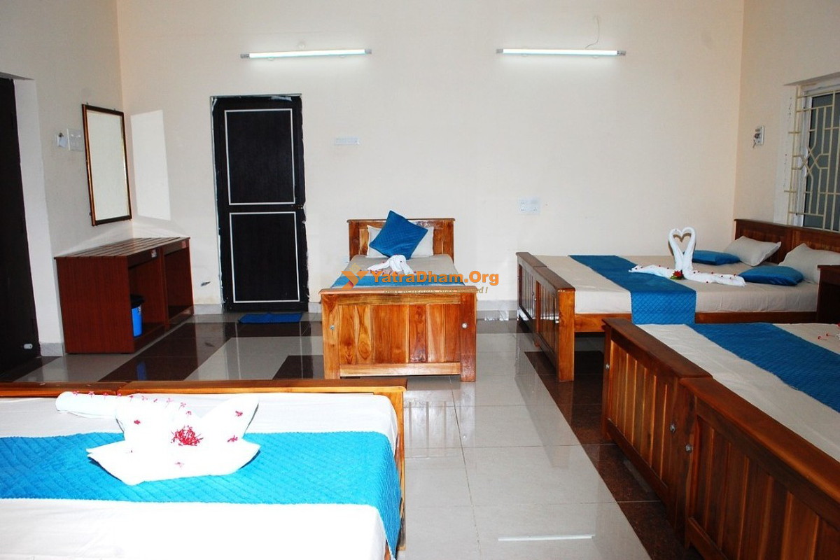 Hotel Aalayam Yatri Nivas Tiruchendur 7 Bed Executive Family Non AC Room View