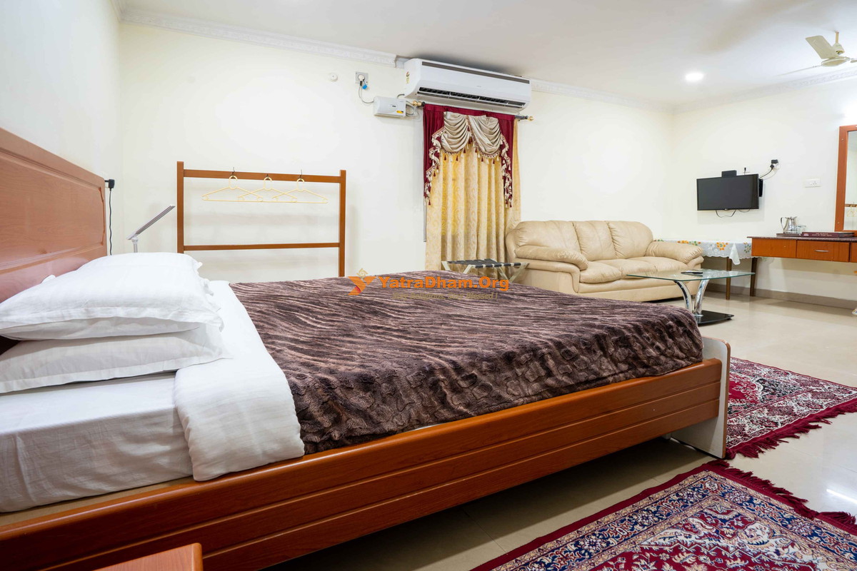 Hotel Tamil Nadu (Unit 1) Tiruchirappalli 2 Bed King & Queen Suite AC Room View