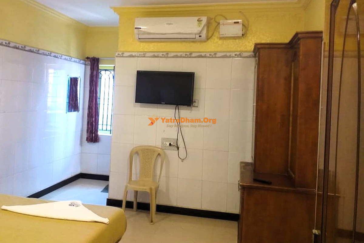 Hotel Sree Kumaran Deluxe Lodge Rameshwaram 2 Bed Room