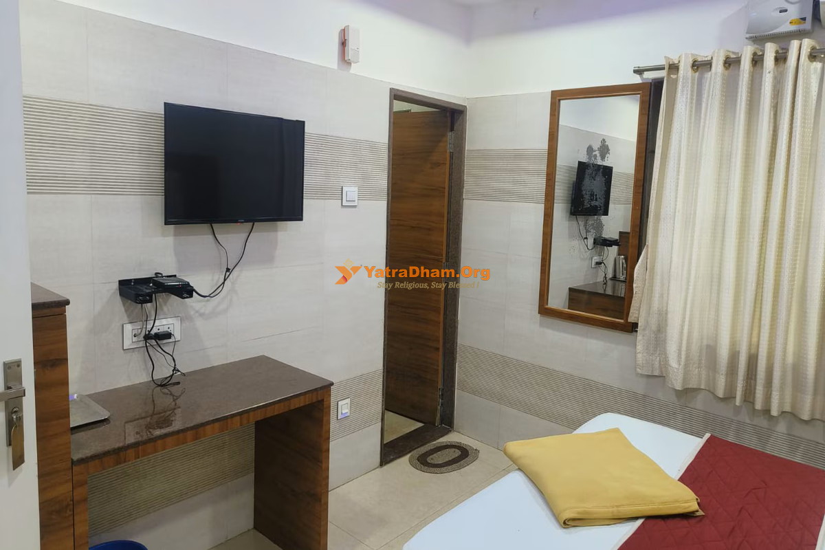 Sri Hotel Ghuru Grand Rameshwaram Room