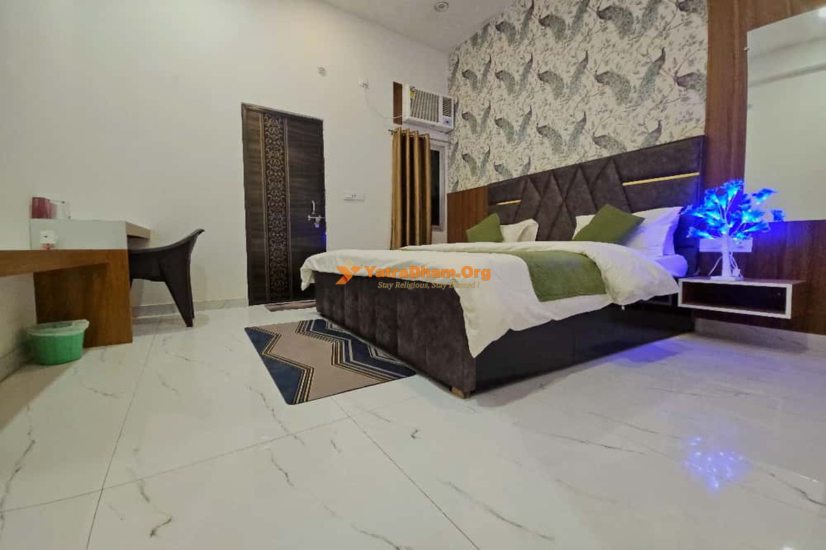 Shri Radhika Farm Stay Vrindavan Room