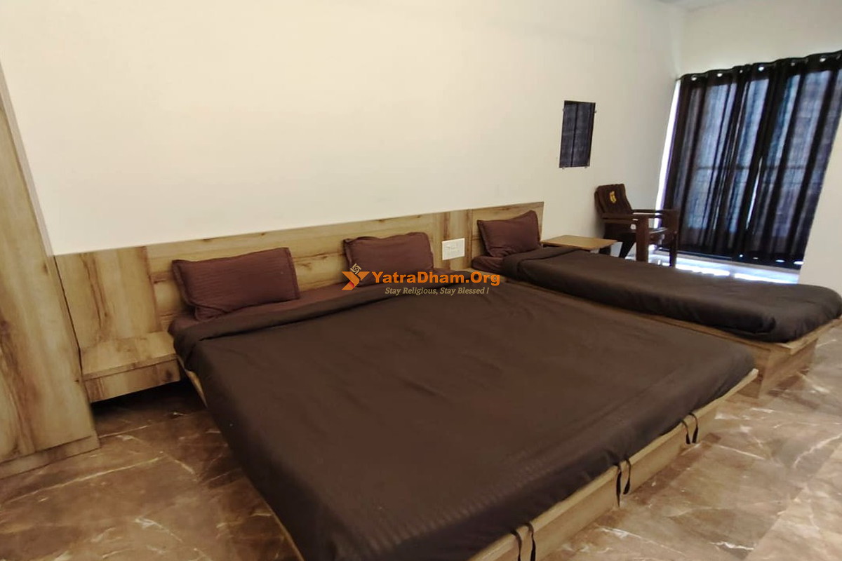 Hotel Shree Junagadh 3 Bed Room