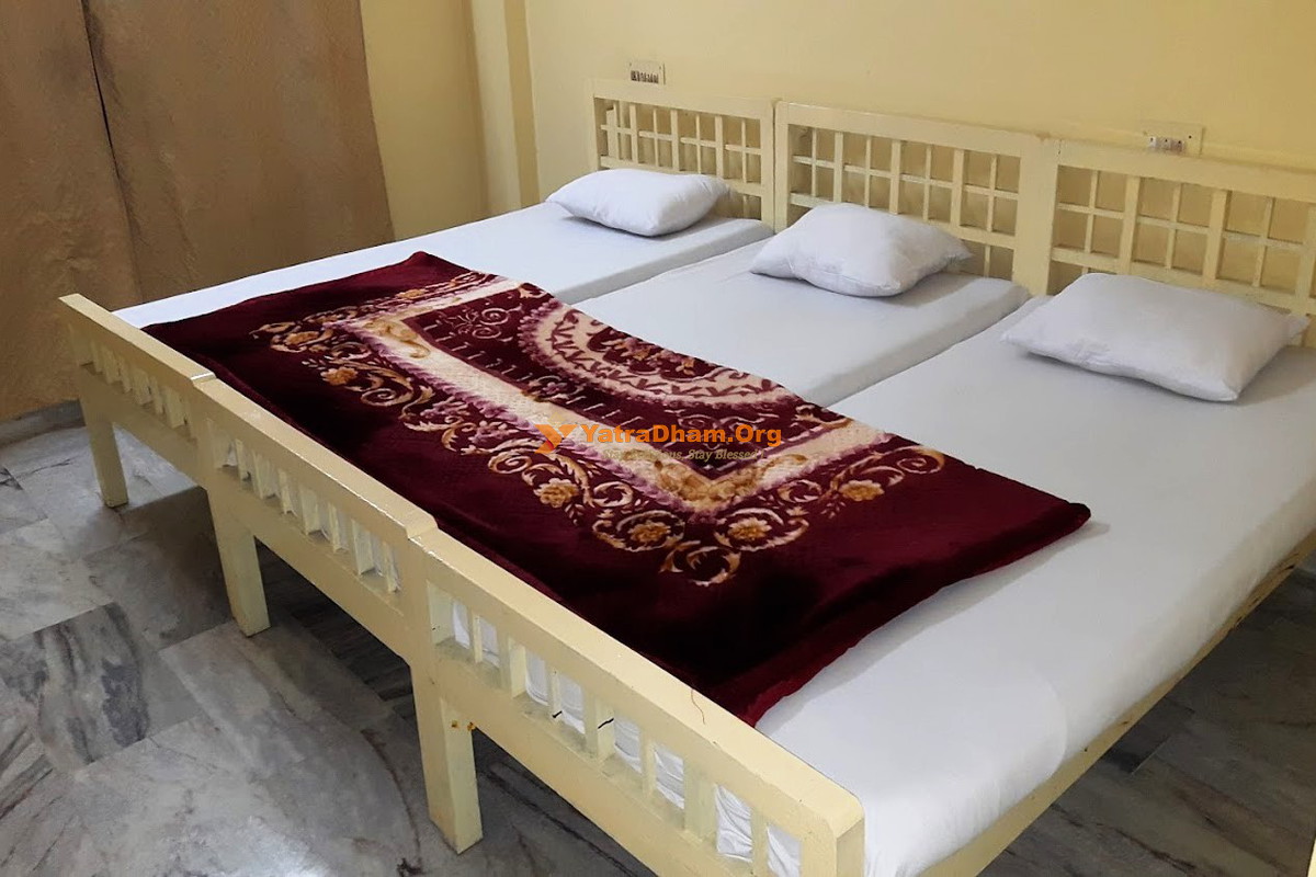 Chennai Hotel Chenna Guest House 3 Bed Room View