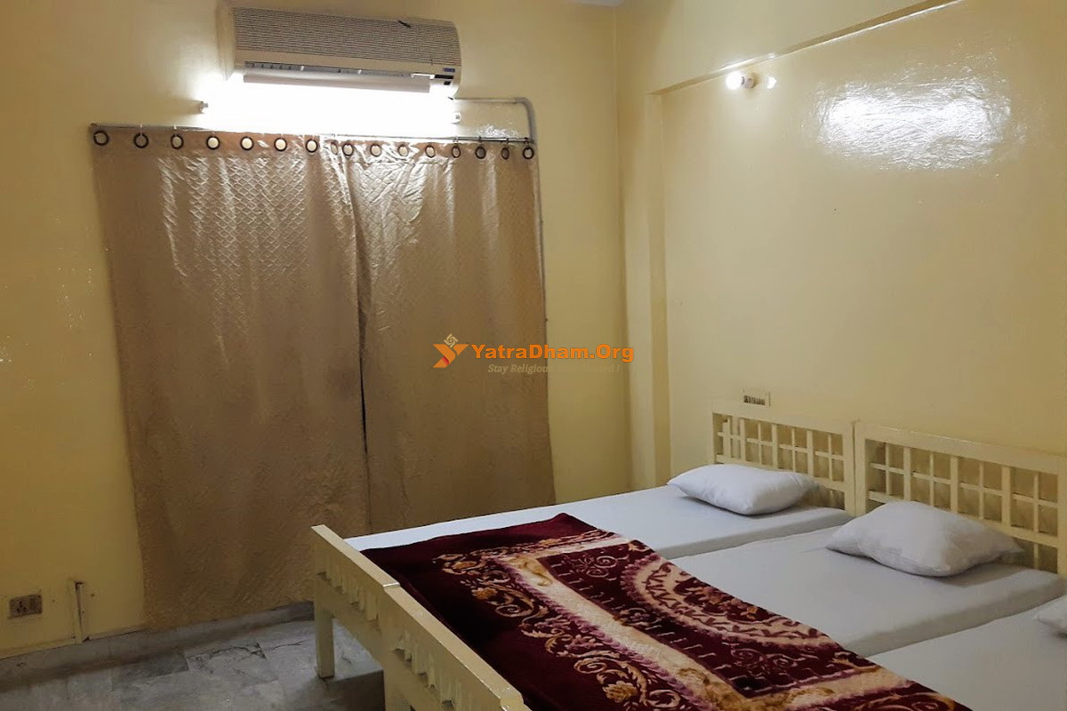 Chennai Hotel Chenna Guest House 3 Bed Room View