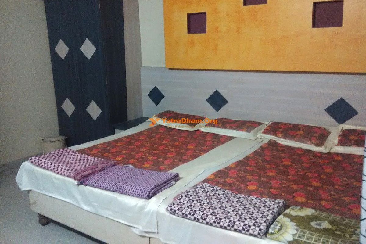Balaji Bhakta Lodge Theur 4 Bed Room