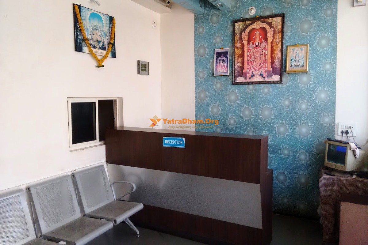 Hotel Pawan Executive Ambajogai Seating Area