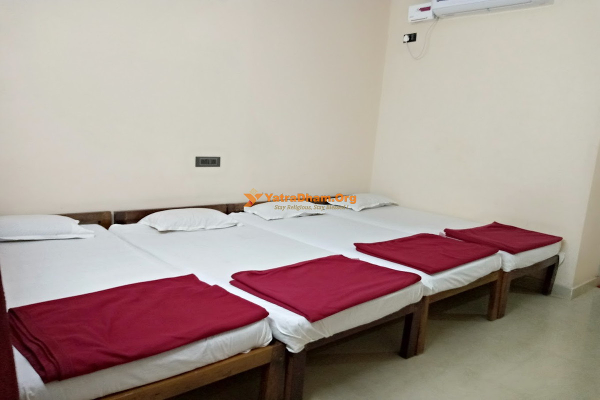 Murudeshwar Hotel Kamats Yatri 4 Bed room View