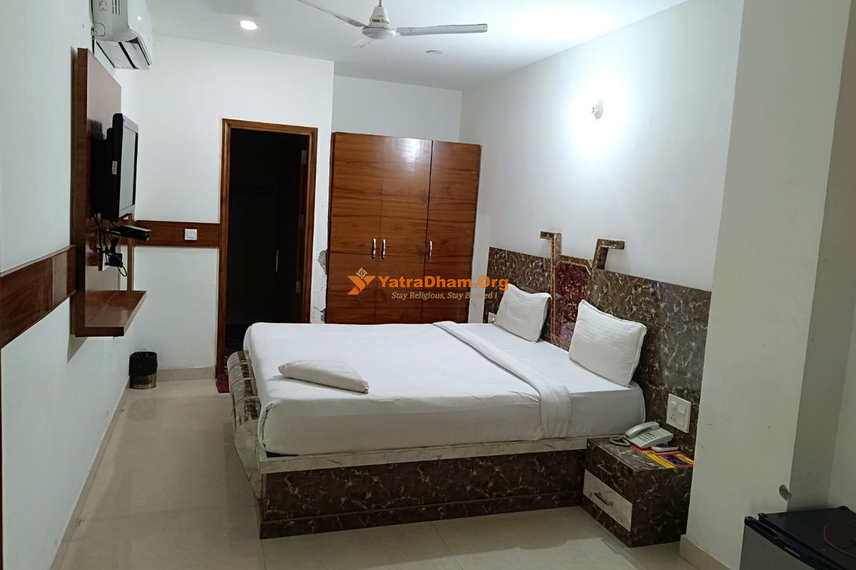 Hotel Aditya And Kings Panchkula 2 Bed Room View