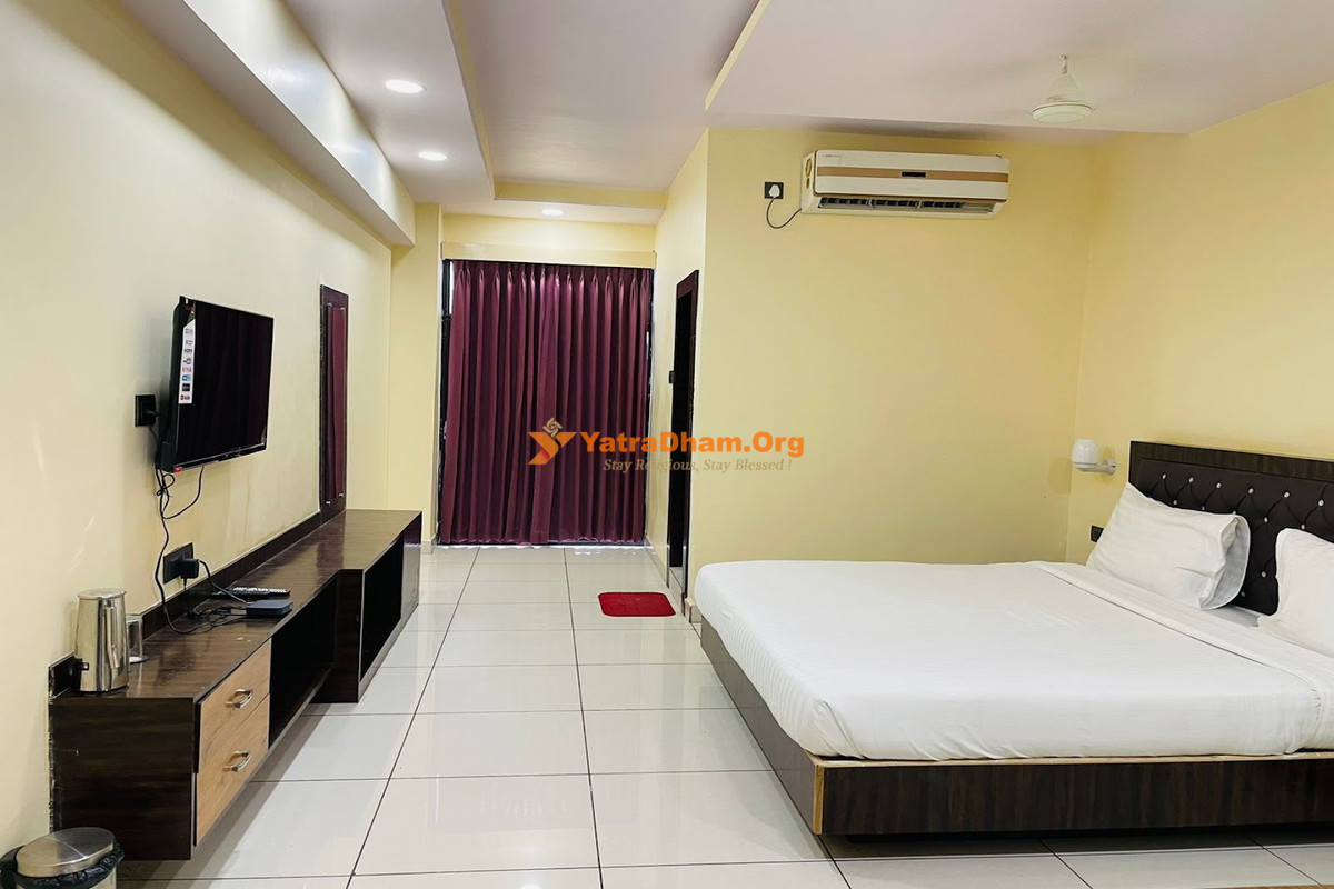 Gaya Sri Vishnu View Hotel 2 Bed Deluxe AC Room View