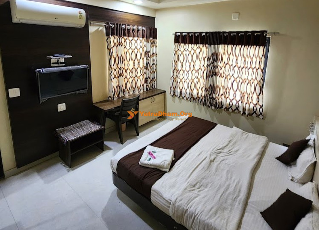 Hotel Shree Vallabh Dwarka 2 Bed Room
