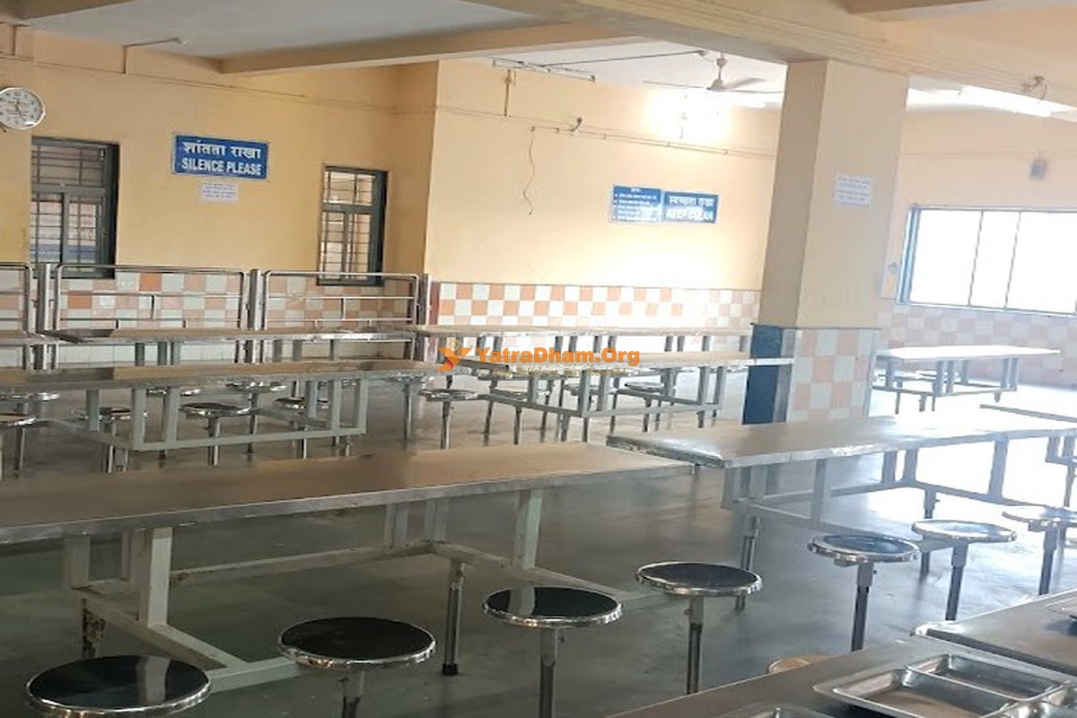 Shri Shaneshwar Devasthan Trust Bhakta Niwas - Shani Shingnapur  Dining area View 