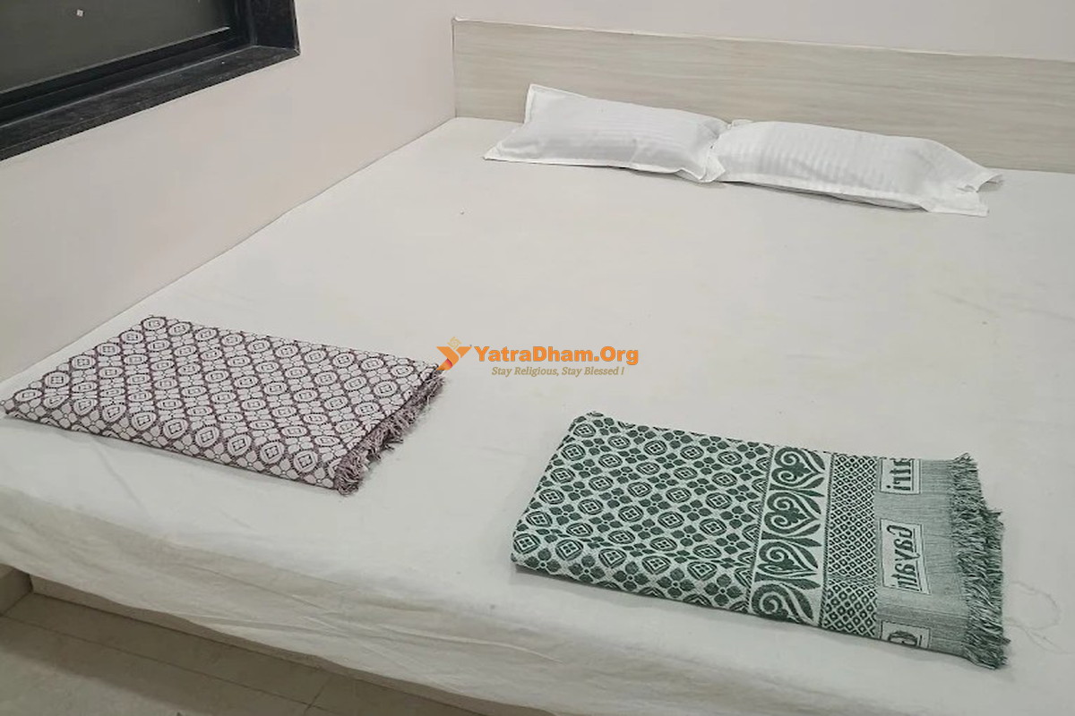 Gayatri Bhakt Niwas Akkalkot 2 Bed Room