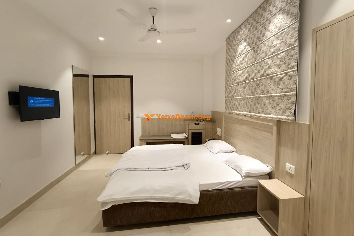 Bagla Atithi Bhawan Varanasi 2 Bed Standard AC Room
