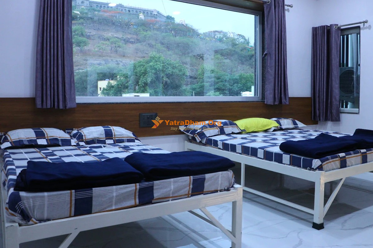 Laxman AC Lodge Jejuri Room