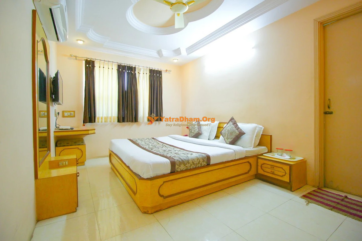 Hotel Upasana Rajkot Room