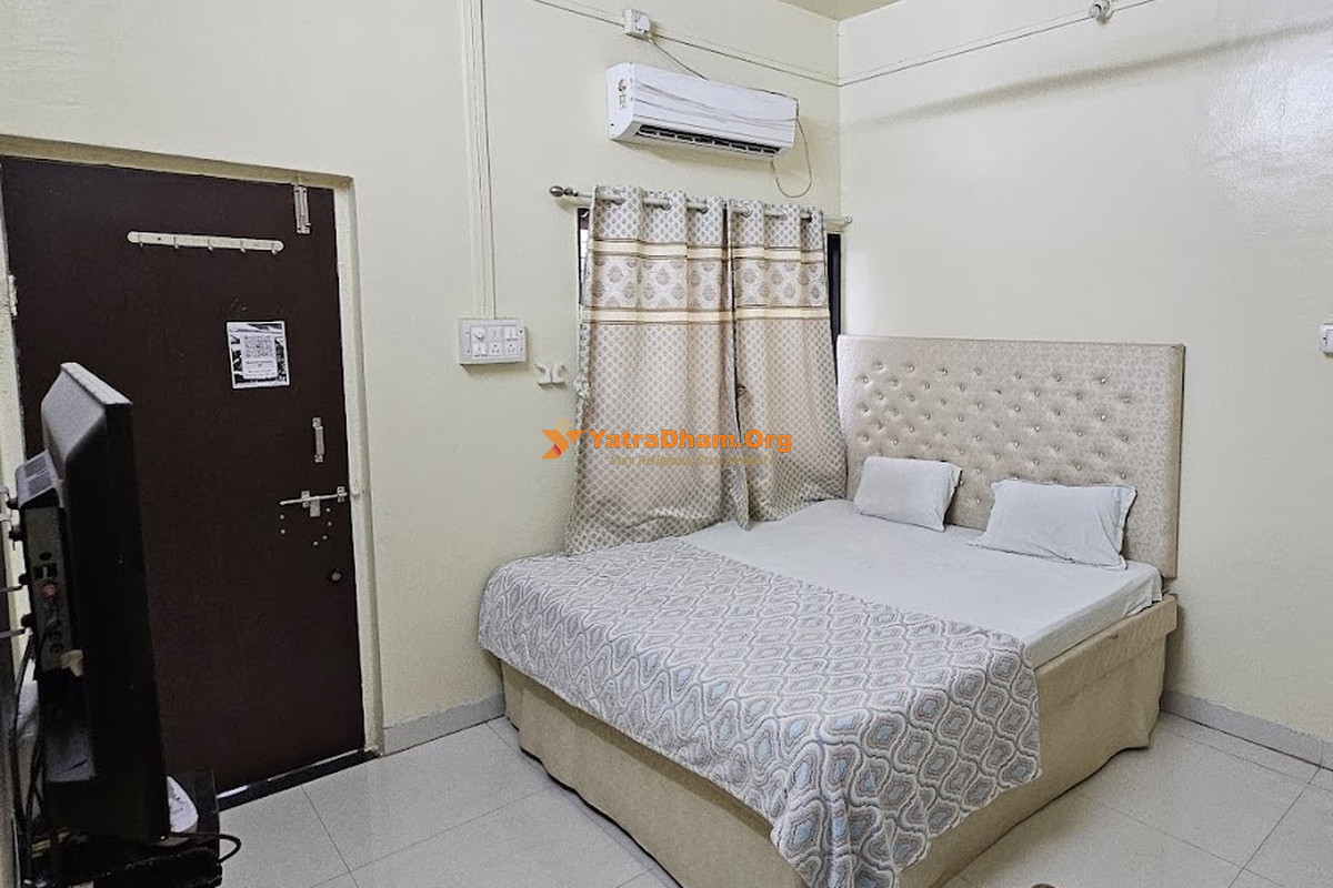 Bita Bhakt Niwas Tuljapur Room