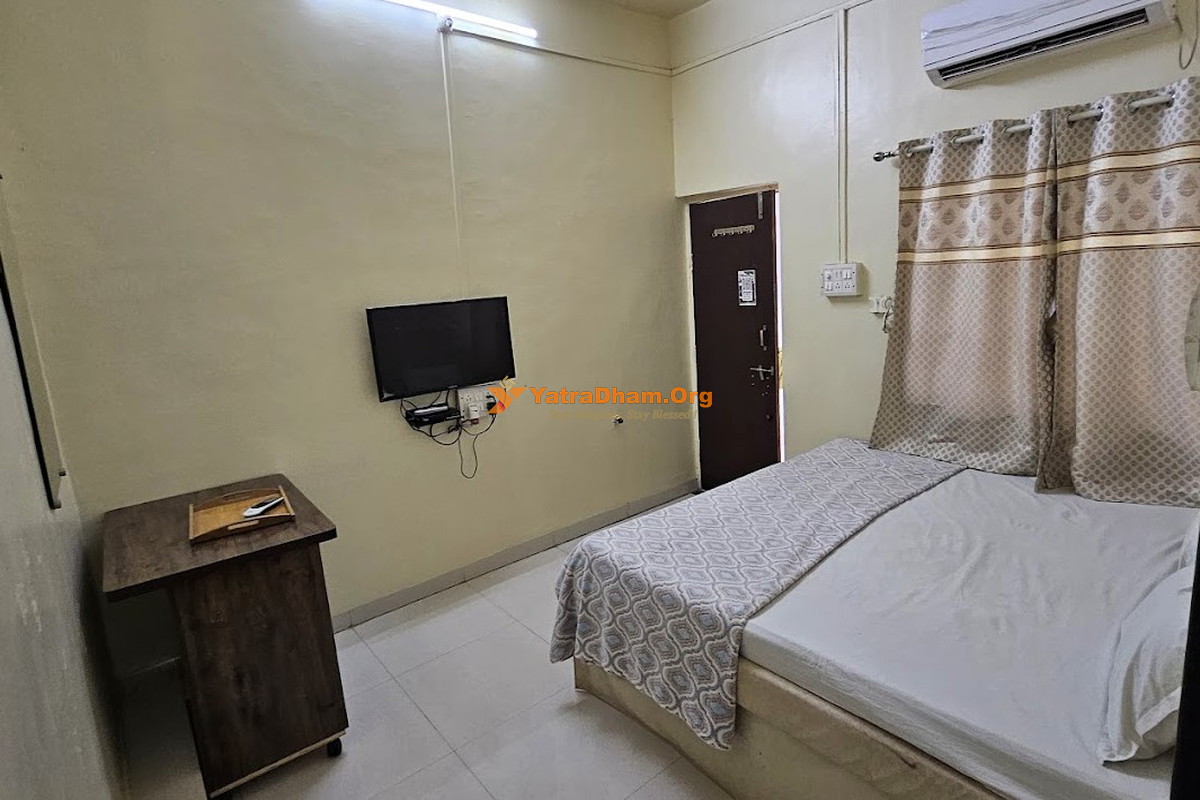 Bita Bhakt Niwas Tuljapur Room