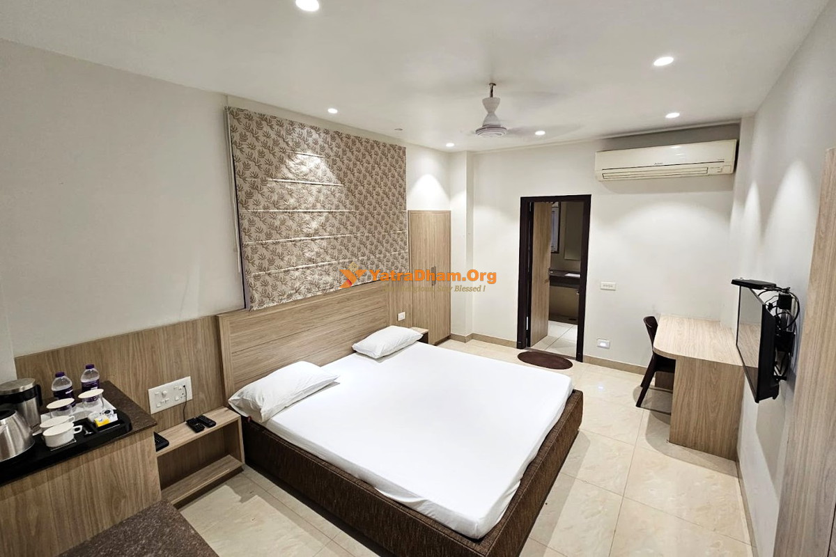 Bagla Atithi Bhawan Varanasi 2 Bed Standard AC Room