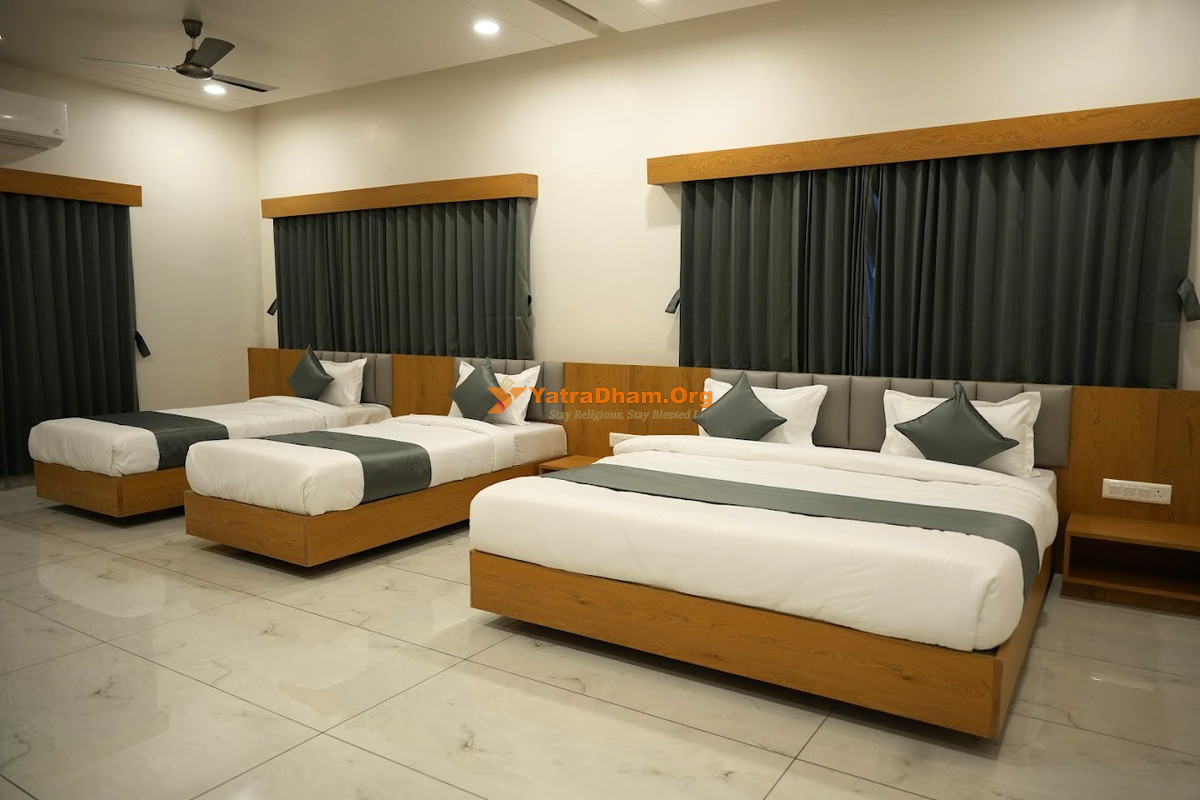 Hotel Amrut Inn Somnath 4 Bed Deluxe AC Room