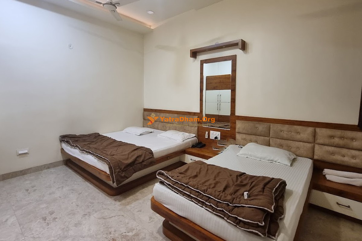 Omkareshwar Hotel Manyavar Palace 3 Bed Room View