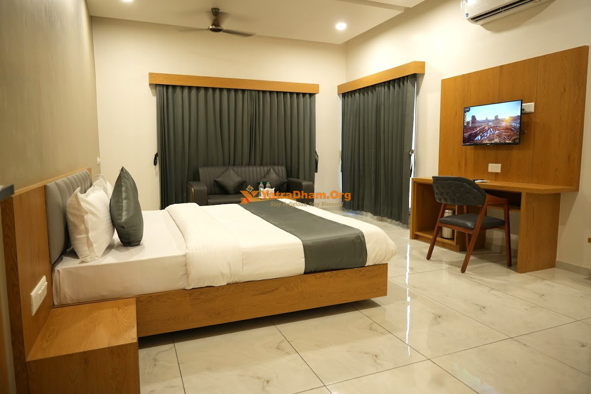 Hotel Amrut Inn Somnath 2 Bed Suite AC Room