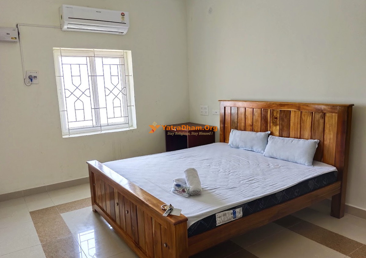 Hotel Aalayam Yatri Nivas Tiruchendur Room