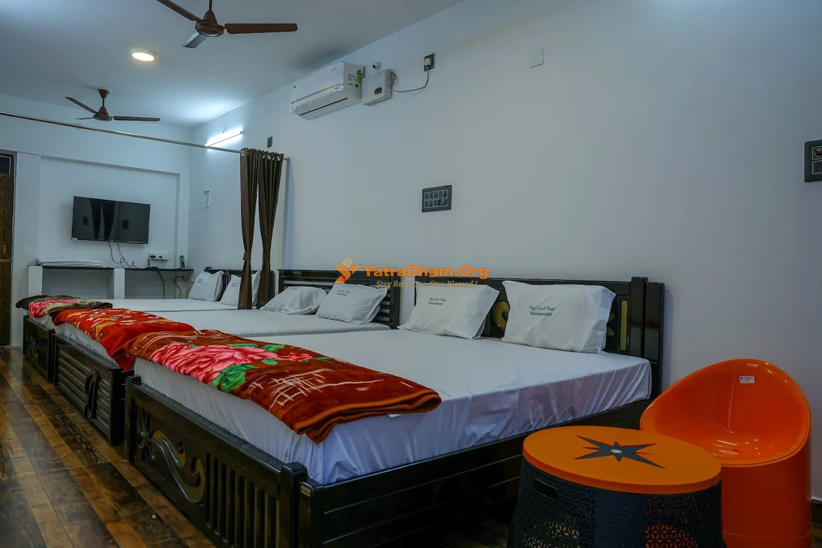 Magil Guest House Rameswaram 6 Bed AC Room