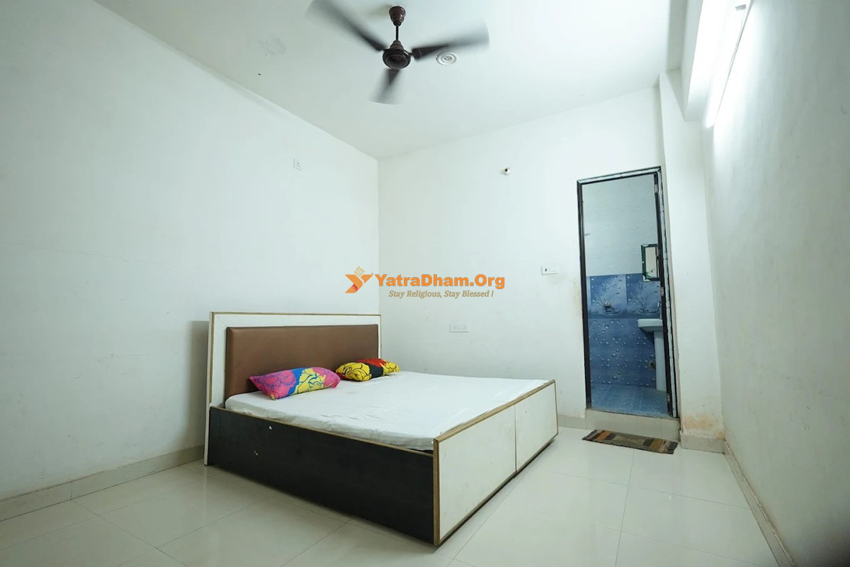 Bhuma Adhyatm Peeth Varanasi Room