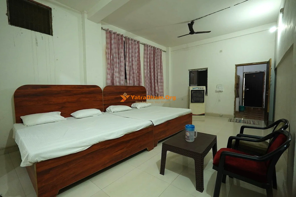 Bhuma Adhyatm Peeth Varanasi Room