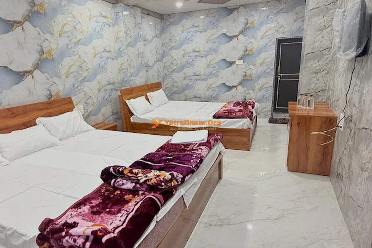 Shree Radheshyam Lodging Yatri Niwas Saptashrungi Room