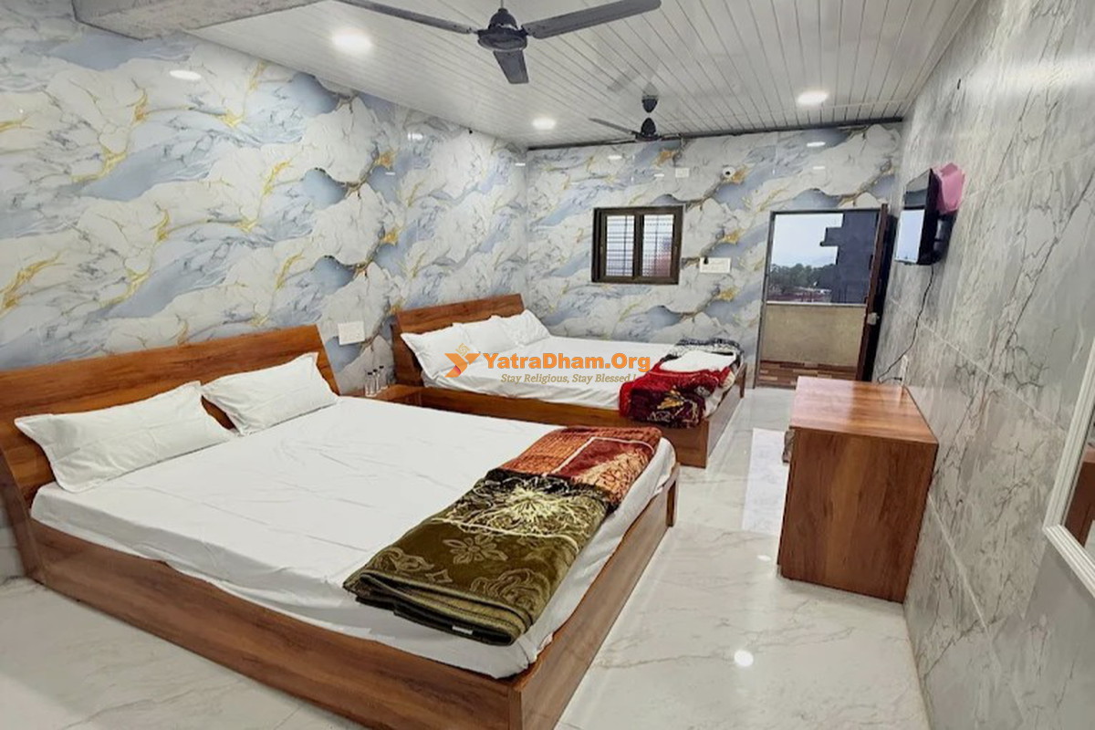 Shree Radheshyam Lodging Yatri Niwas Saptashrungi Room