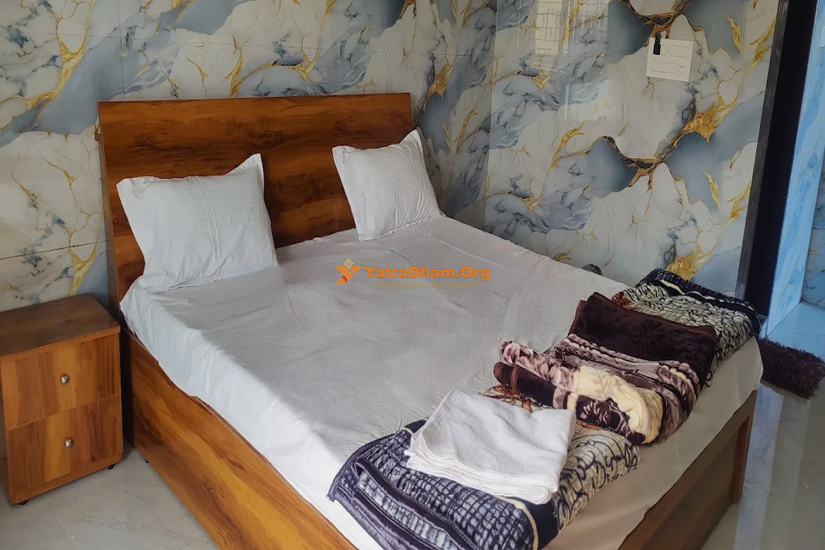 Shree Radheshyam Lodging Yatri Niwas Saptashrungi Room