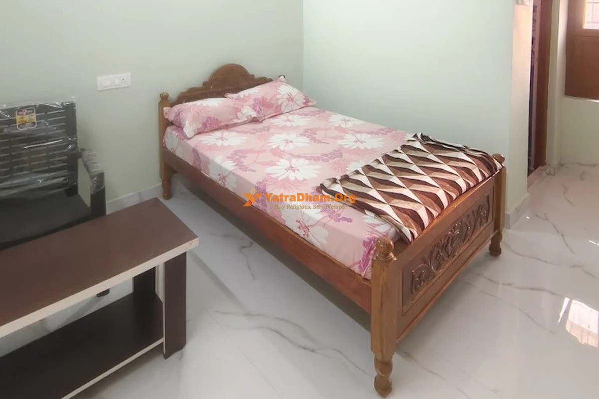 Trinetra Home Stay Srisailam (Sundipenta) 4 Bed Room