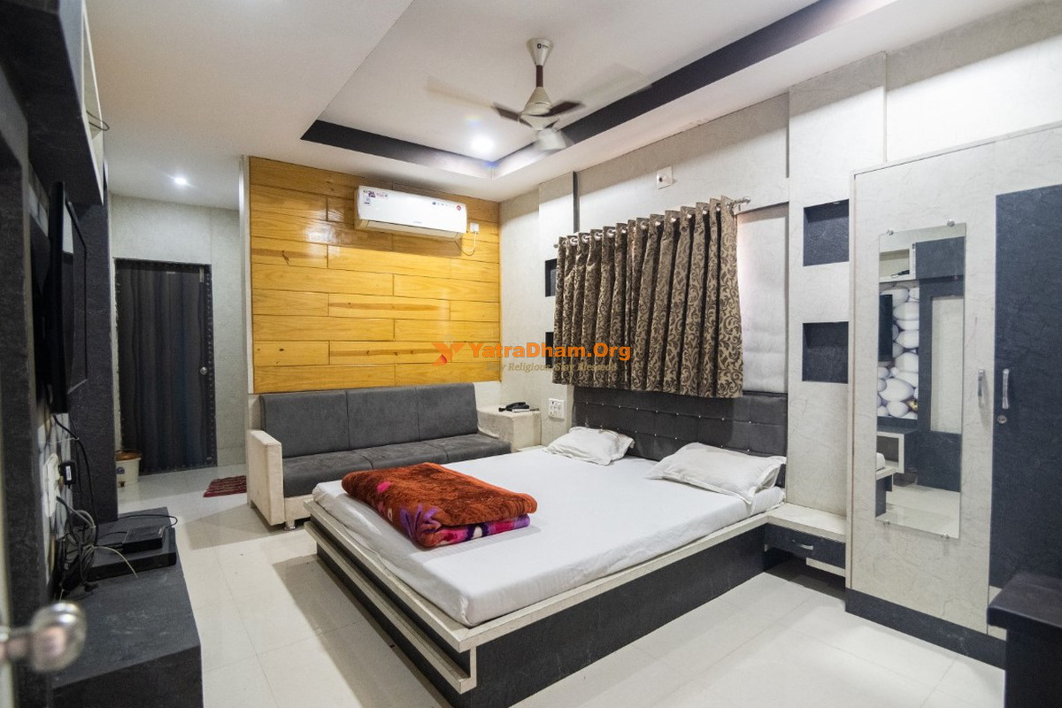 Shreeji Sadan Dilen Motel Dakor 2 Bed Room