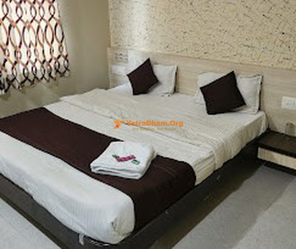 Hotel Shree Vallabh Dwarka 2 Bed Room