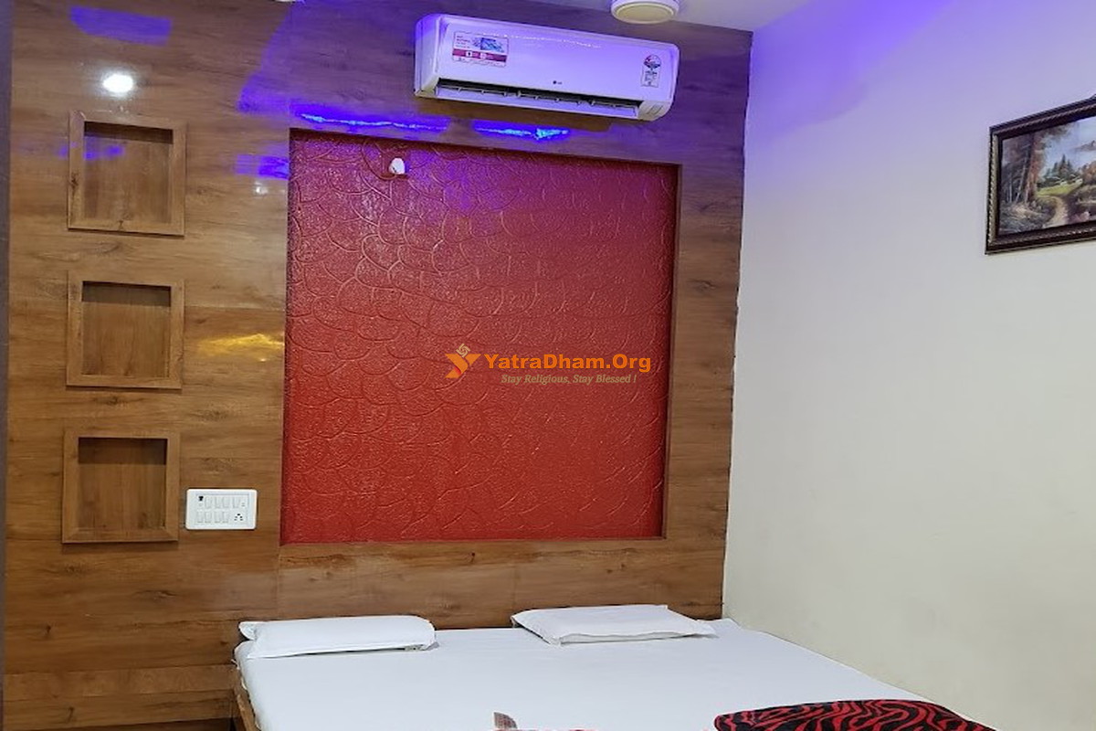 Omkareshwar Hotel Shri Radhe Krishna 2 Bed Room View