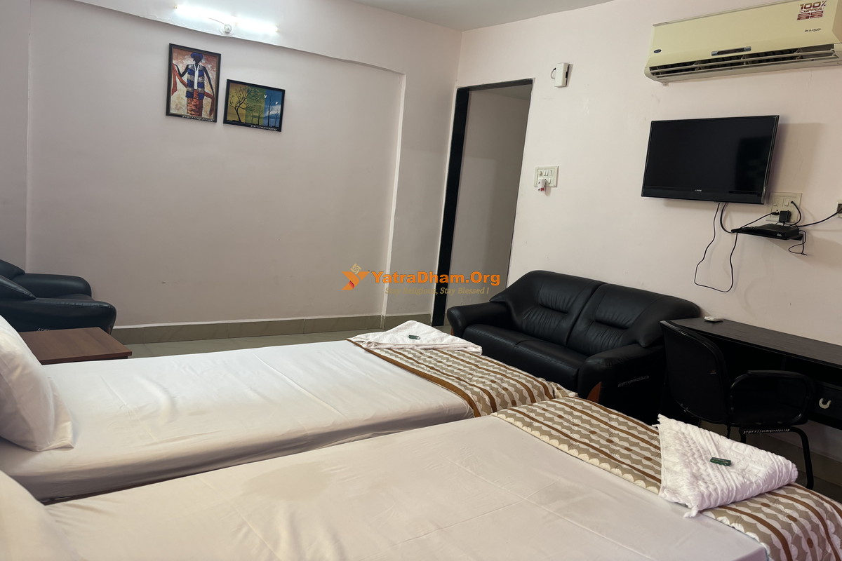 108 Bhakt Niwas Tuljapur 2 Bed VIP AC Room