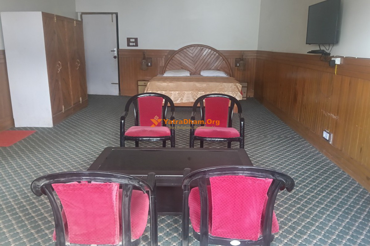Auli Cloud End 2 Bed Deluxe Room View