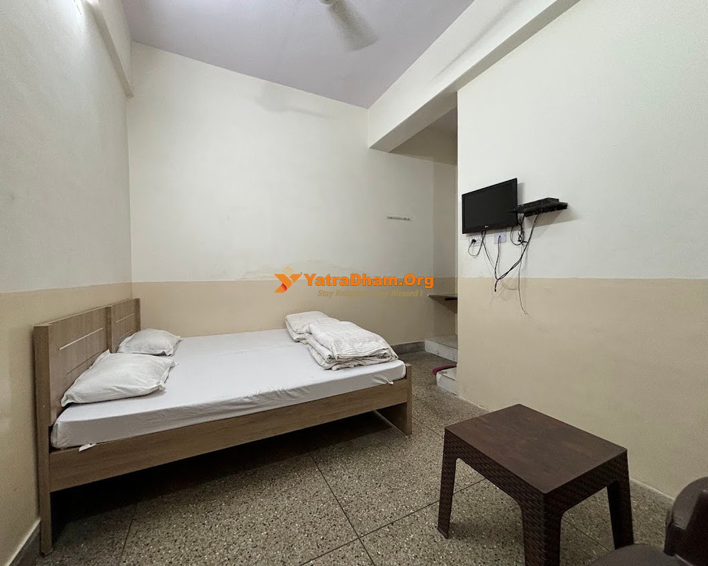 Jaipur - Banipark Dharmarth Sansthan 3 Bed AC Room View