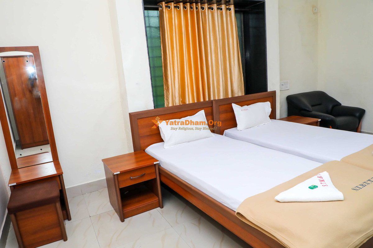 108 Bhakt Niwas Tuljapur 2 Bed VIP AC Room 