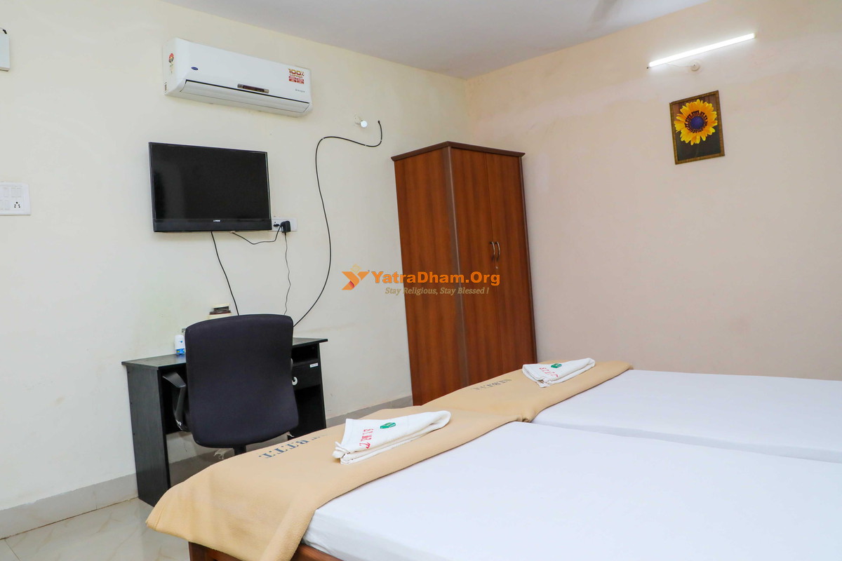 108 Bhakt Niwas Tuljapur 2 Bed VIP AC Room 