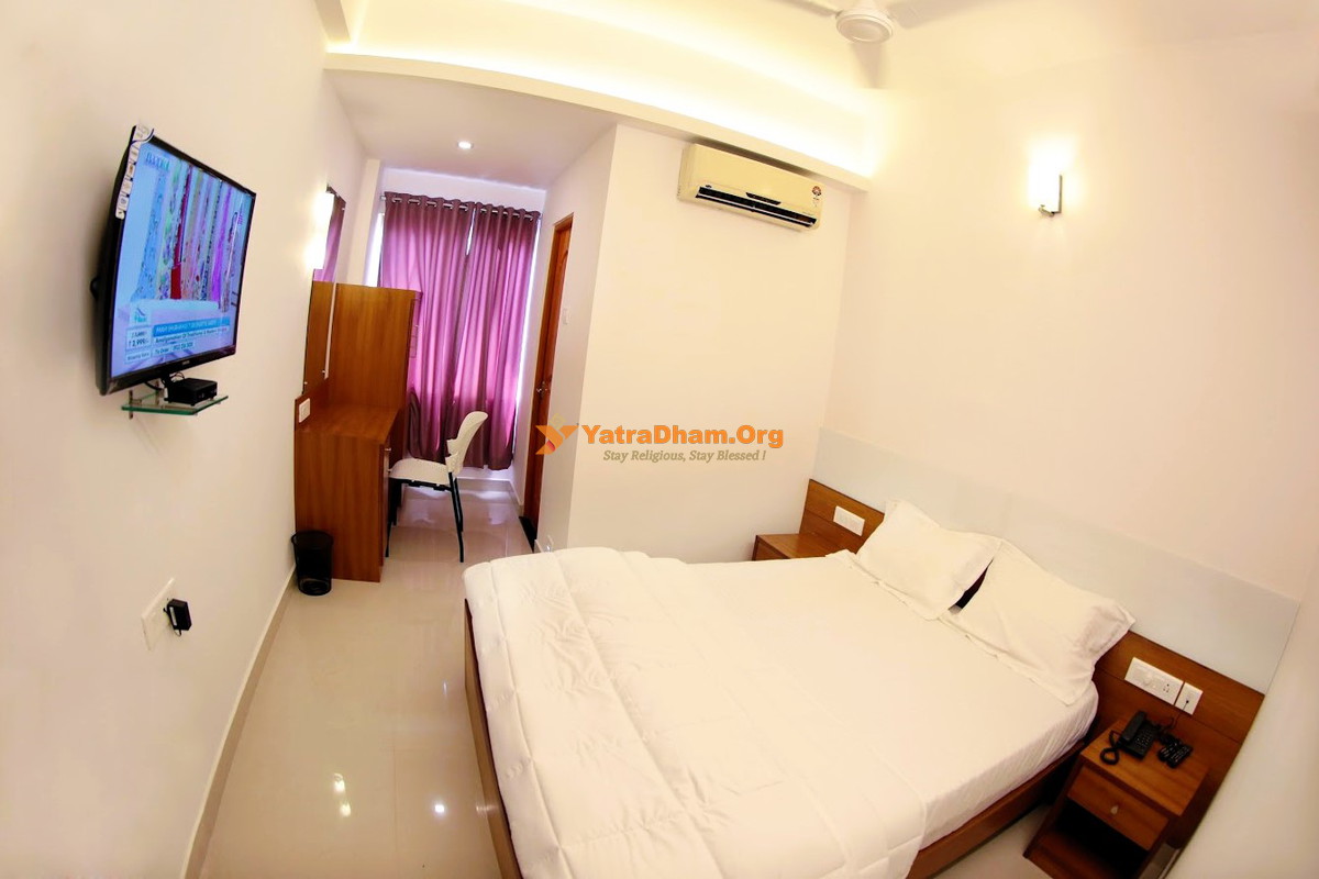 Thiruvananthapuram (Trivandrum) Roop Mahal Premier Inn 2 Bed Room