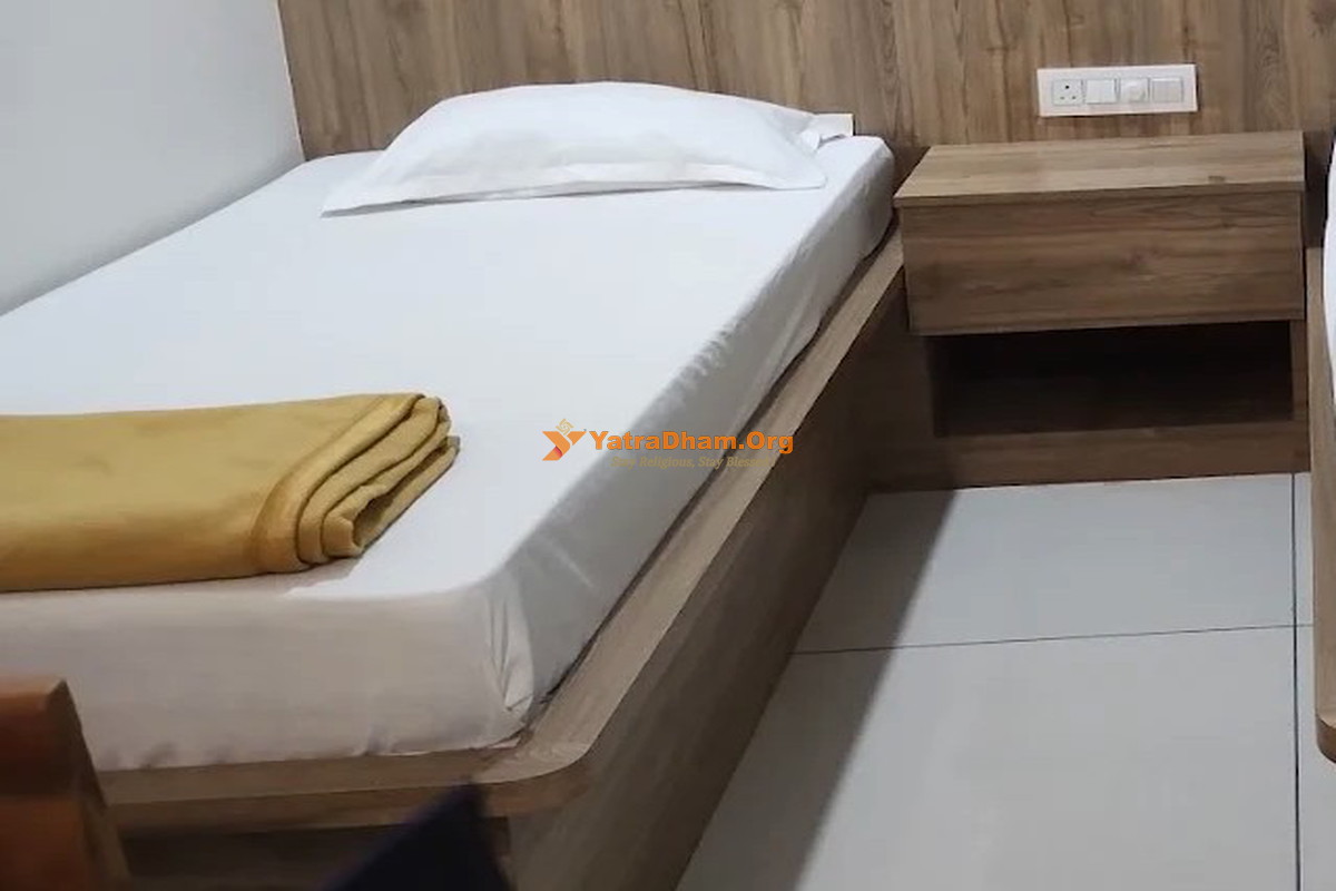 YLNS Vasavi Nithyanadhana Satram Surendrapuri Room