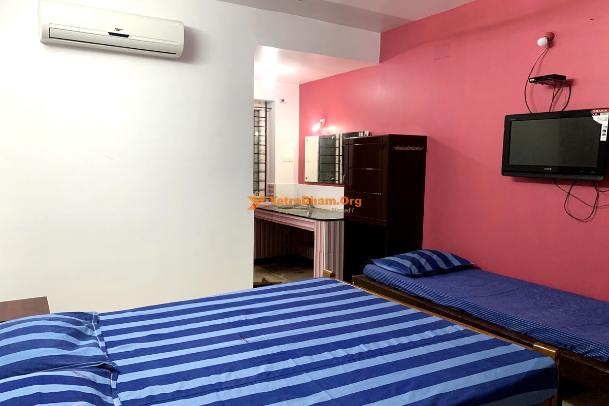 Palani Arunaachalla Inn 3 Bed AC Room