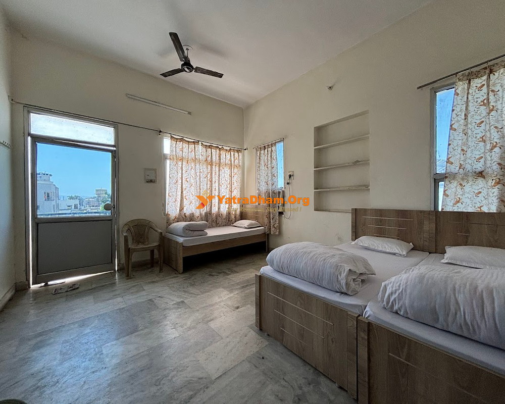 Jaipur - Banipark Dharmarth Sansthan 3 Bed AC Room View