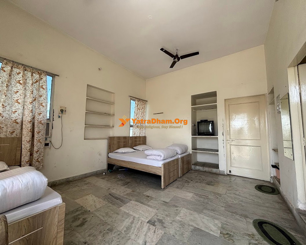 Jaipur - Banipark Dharmarth Sansthan 3 Bed AC Room View