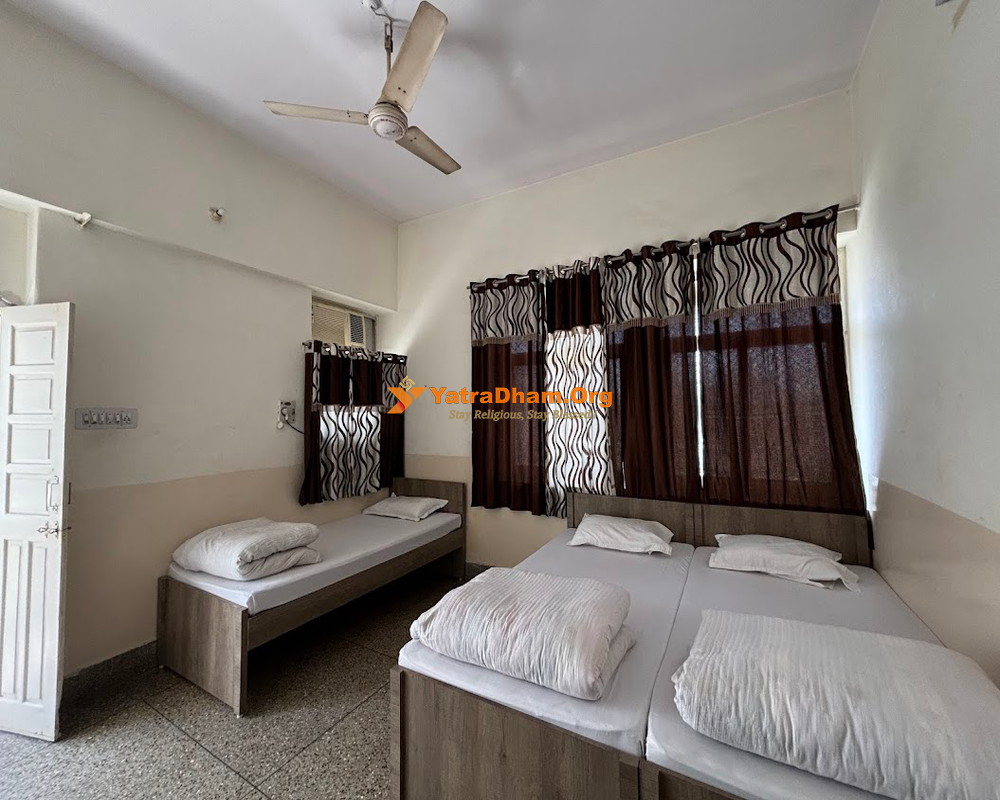 Jaipur - Banipark Dharmarth Sansthan 3 Bed AC Room View