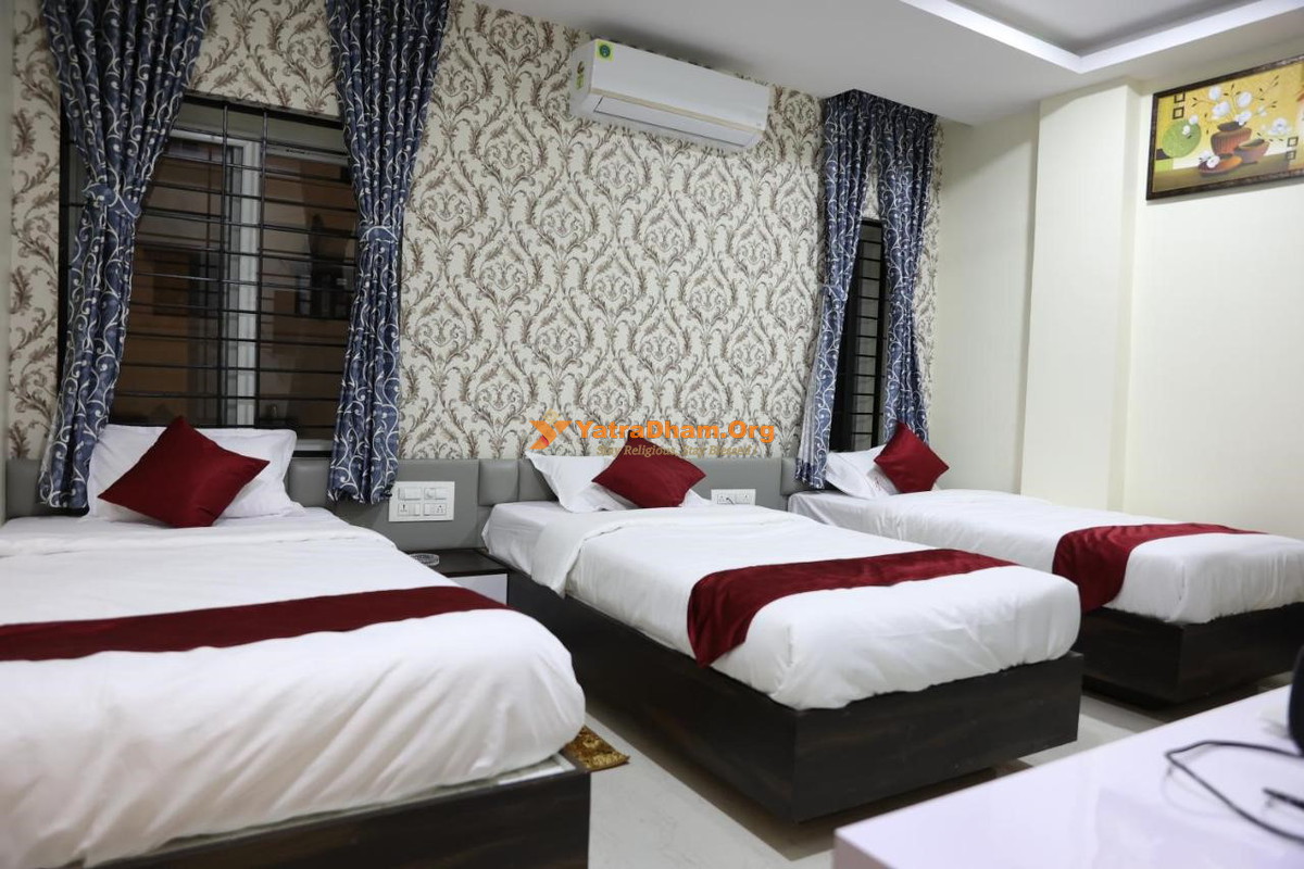 Belur Hotel Sunshine International 3 Bed Room View