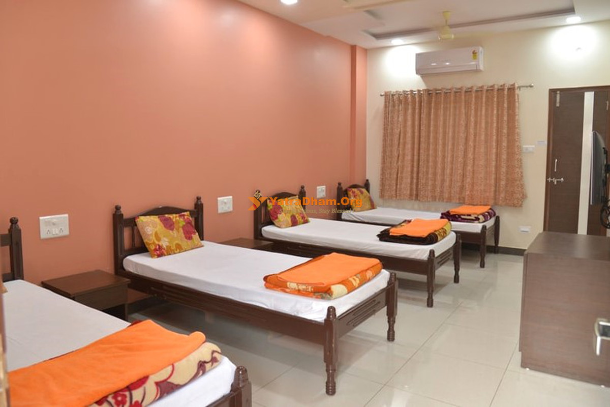 Nilkanth Bhuvan Swaminarayan Mandir Trust (Nar Narayan Sanstha) Kutch Bhuj 3 Bed Room