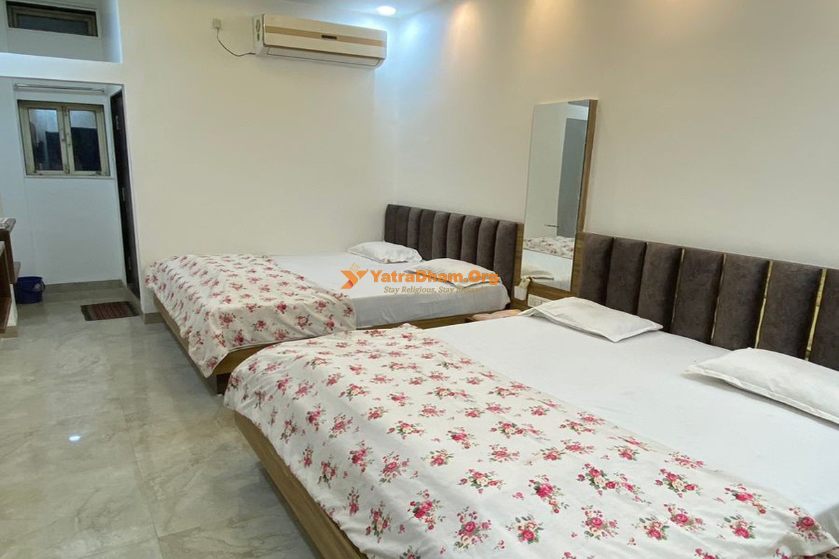 Hotel Shrinathji Omkareshwar 4 Bed Room View